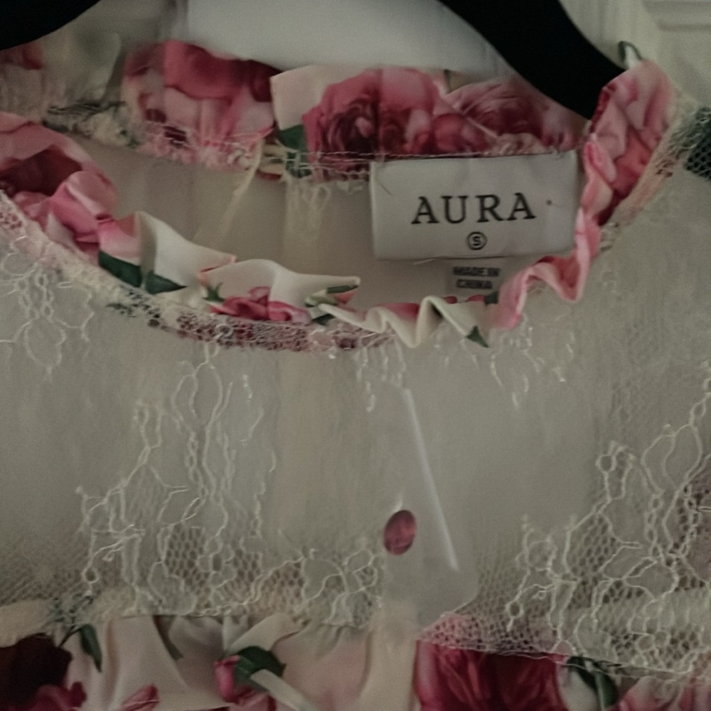Aura Blouse (Red/Pink Floral Design) - Picture 2 of 4